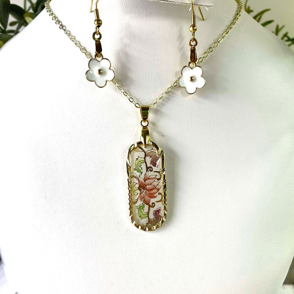 Handmade Floral Resin Necklace & Earring Set | Gold Tone Flower Jewelry